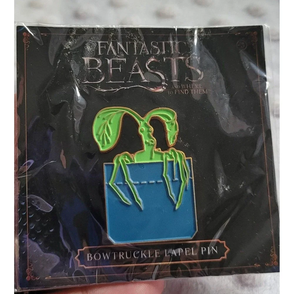 Harry Potter Prophecy Pin & Bow Truckle Lapel Pin Warner Bros‎ NEW!